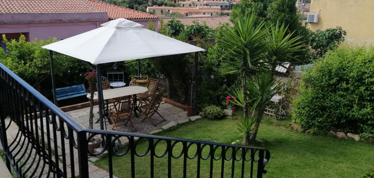 La Porta Sulla Costa Bed & Breakfast San Pantaleo Exterior foto