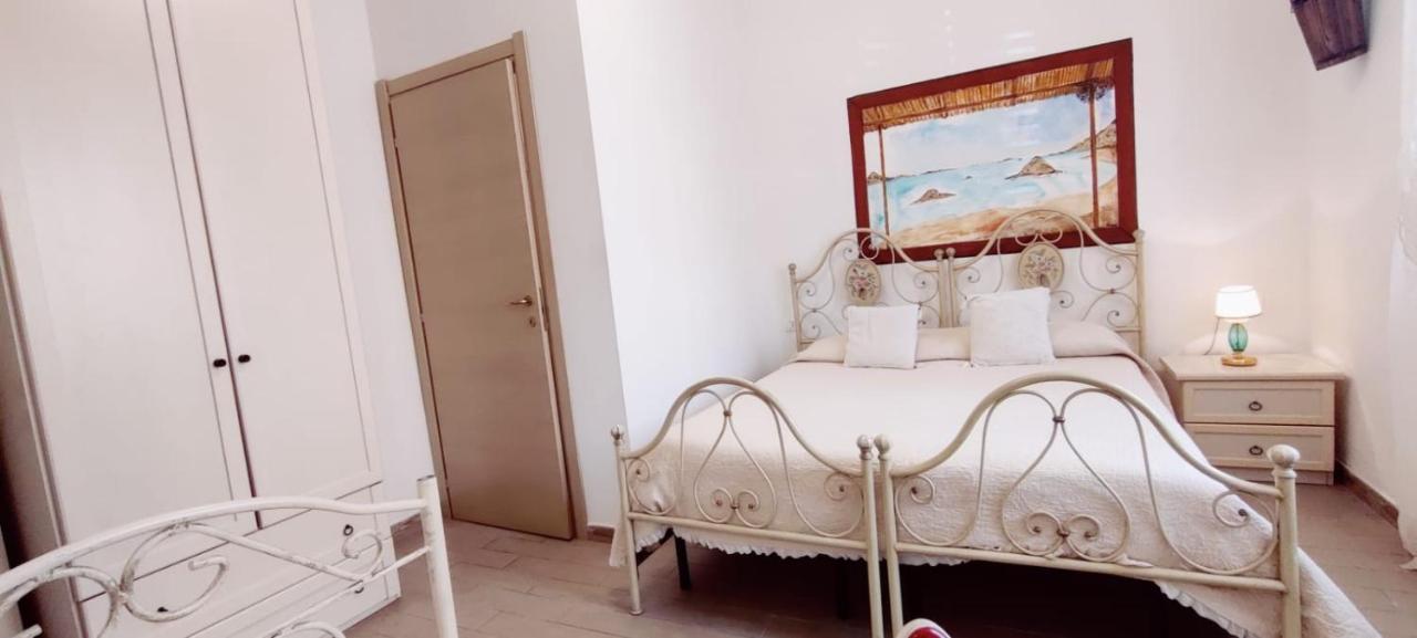 La Porta Sulla Costa Bed & Breakfast San Pantaleo Exterior foto