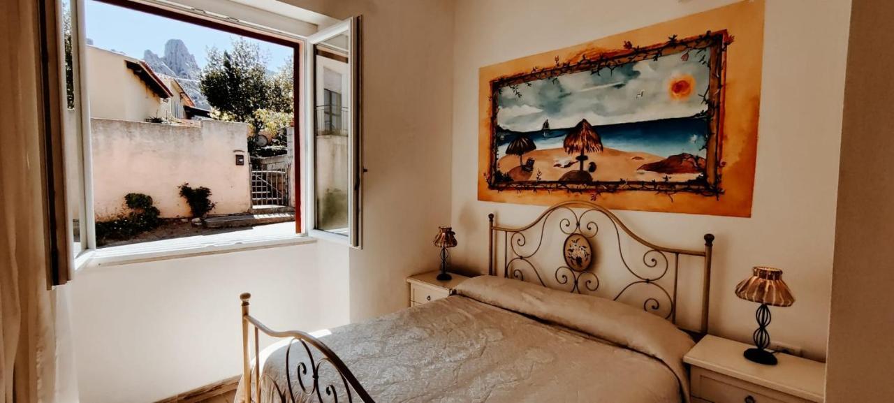 La Porta Sulla Costa Bed & Breakfast San Pantaleo Exterior foto