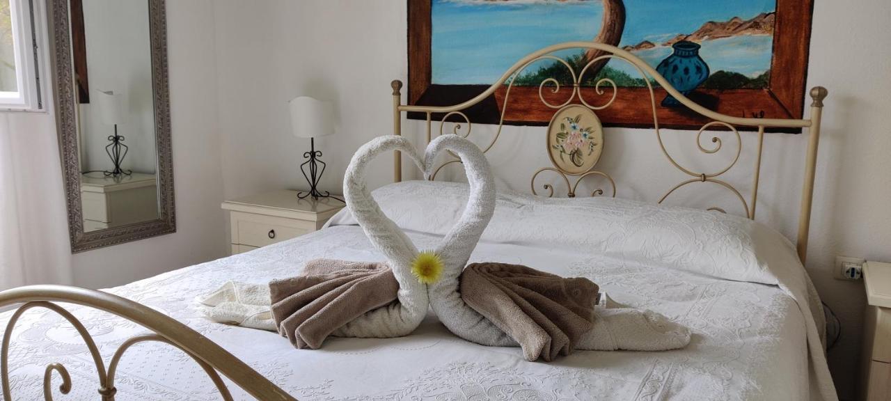 La Porta Sulla Costa Bed & Breakfast San Pantaleo Exterior foto