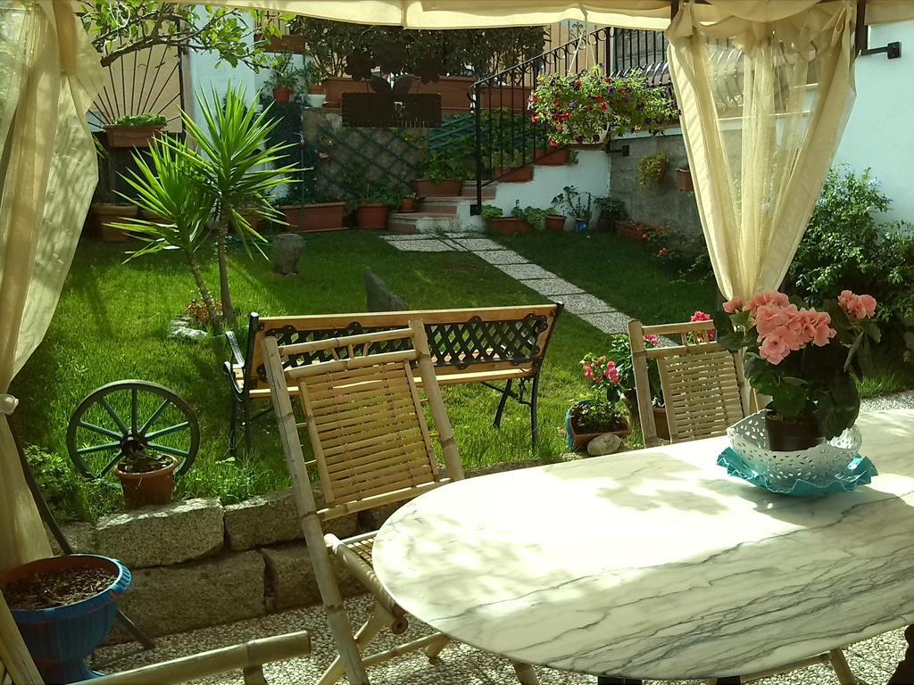 La Porta Sulla Costa Bed & Breakfast San Pantaleo Exterior foto